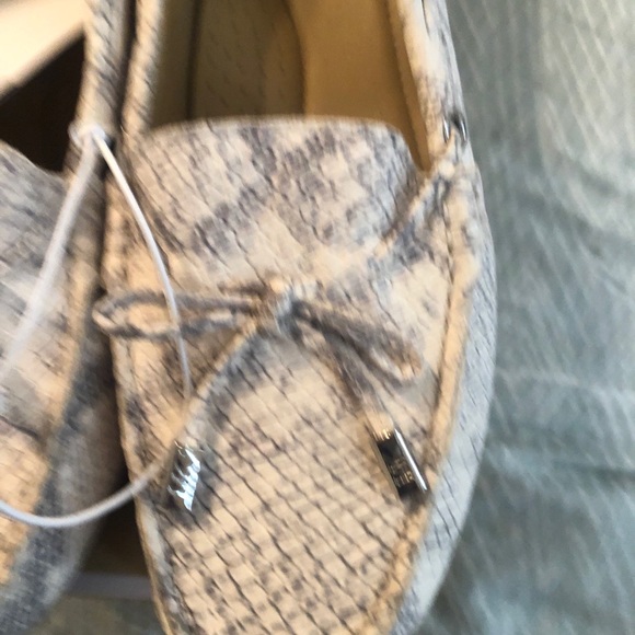 NIB Michael Kors Sutton Moccasins Flats SZ 6 - Picture 2 of 4